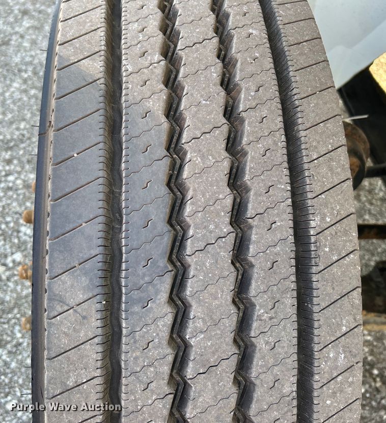 image for item EG1271 2013 International  4400 SBA flatbed truck