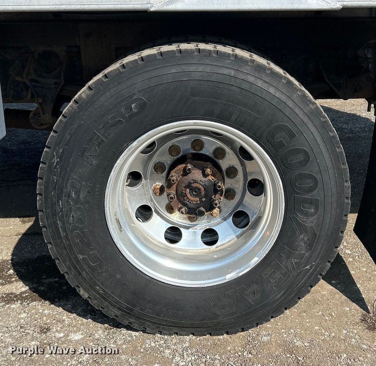 image for item EG1271 2013 International  4400 SBA flatbed truck