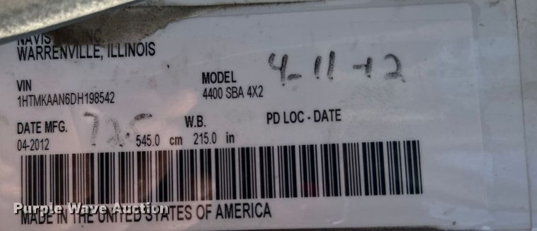 image for item EG1271 2013 International  4400 SBA flatbed truck