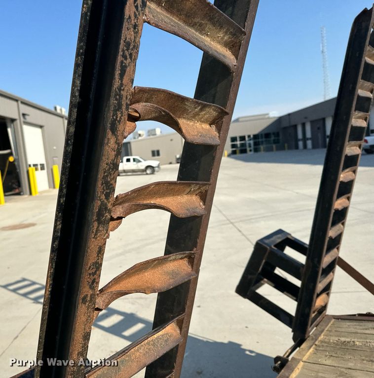 image for item EH6521 2003 Maxwell utility trailer