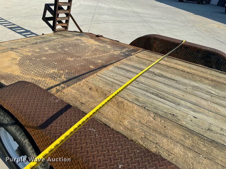 image for item EH6521 2003 Maxwell utility trailer