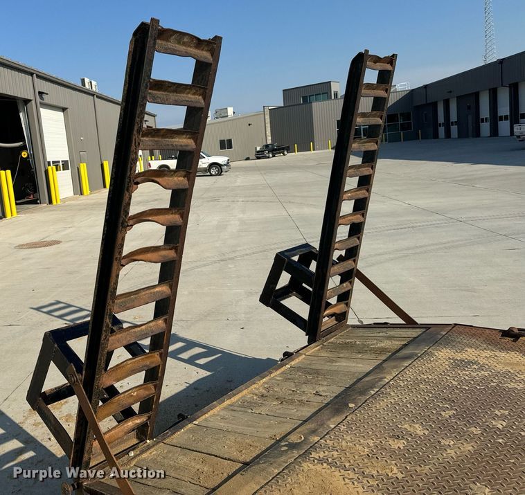 image for item EH6521 2003 Maxwell utility trailer