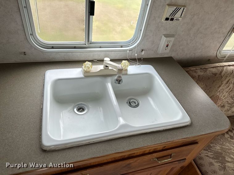 image for item EH6571 2001 Nomad camper