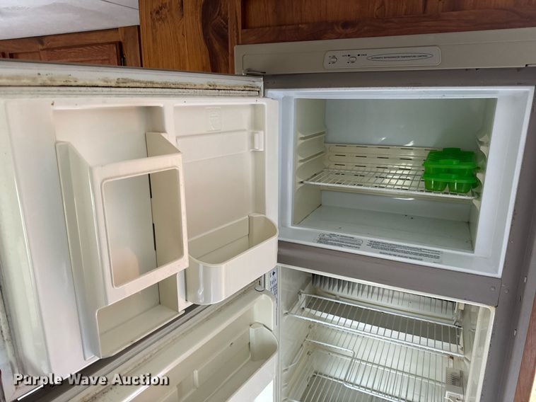 image for item EH6571 2001 Nomad camper