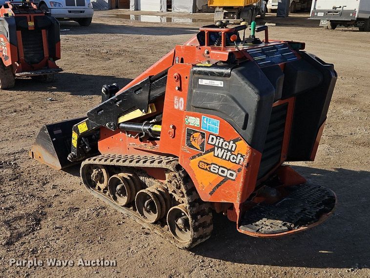 image for item EI3519 2018 Ditch Witch SK600 compact utility loader