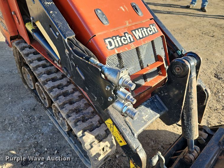 image for item EI3519 2018 Ditch Witch SK600 compact utility loader