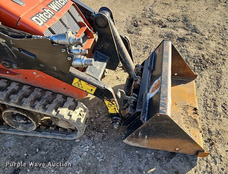 image for item EI3519 2018 Ditch Witch SK600 compact utility loader