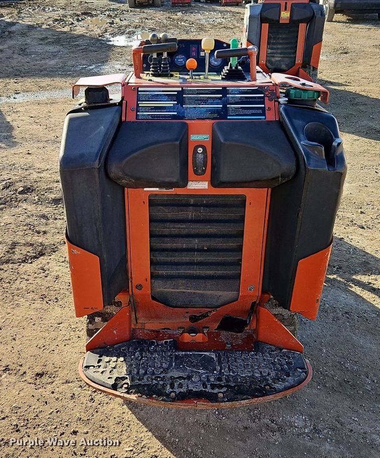 image for item EI3519 2018 Ditch Witch SK600 compact utility loader