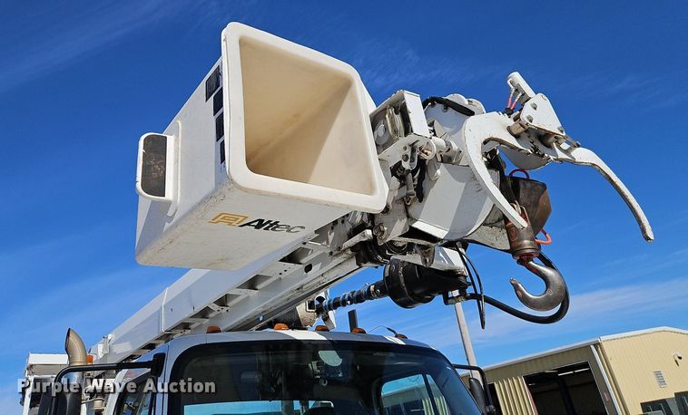 image for item EI3562 2015 Freightliner  M2 digger derrick truck