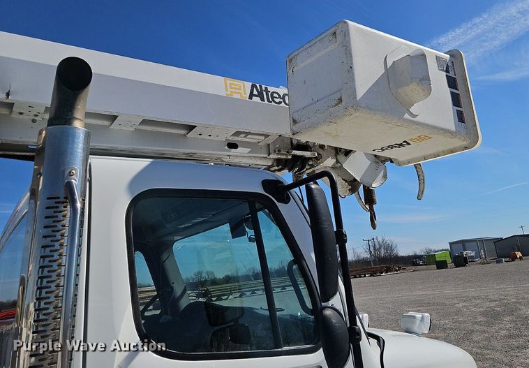 image for item EI3562 2015 Freightliner  M2 digger derrick truck