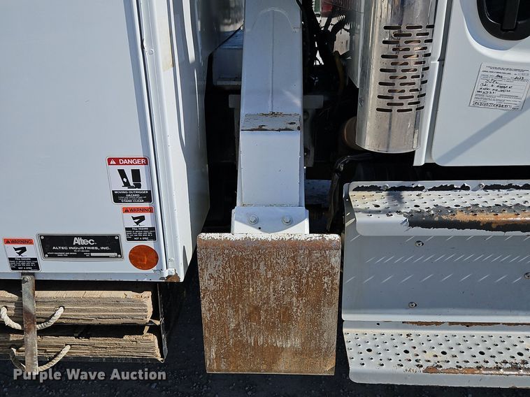 image for item EI3562 2015 Freightliner  M2 digger derrick truck