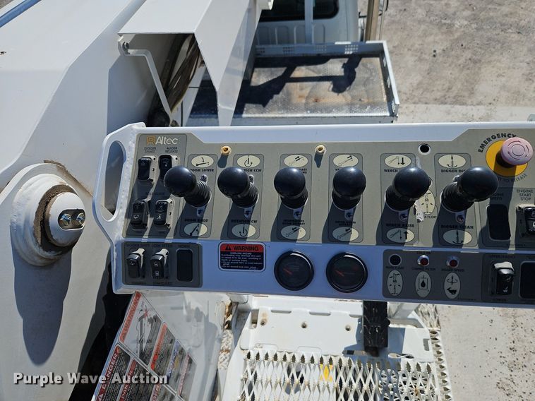 image for item EI3562 2015 Freightliner  M2 digger derrick truck