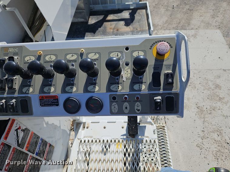 image for item EI3562 2015 Freightliner  M2 digger derrick truck