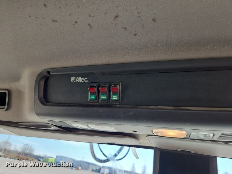 image for item EI3562 2015 Freightliner  M2 digger derrick truck