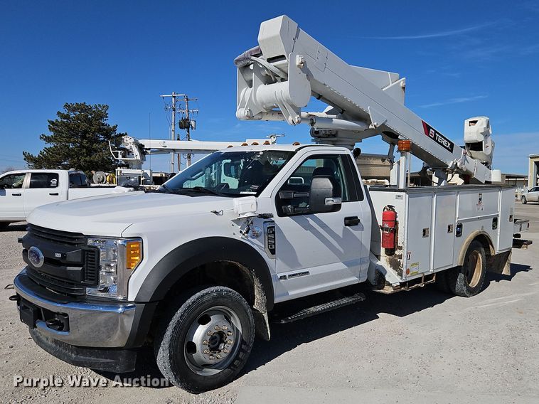 image for item EI3563 2017 Ford  F550 XL  bucket truck