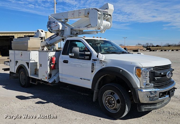 image for item EI3563 2017 Ford  F550 XL  bucket truck