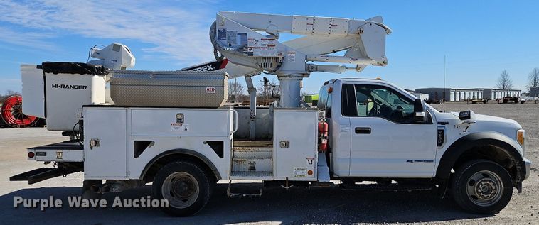 image for item EI3563 2017 Ford  F550 XL  bucket truck