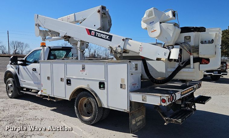 image for item EI3563 2017 Ford  F550 XL  bucket truck