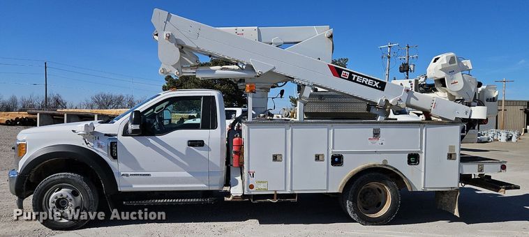 image for item EI3563 2017 Ford  F550 XL  bucket truck