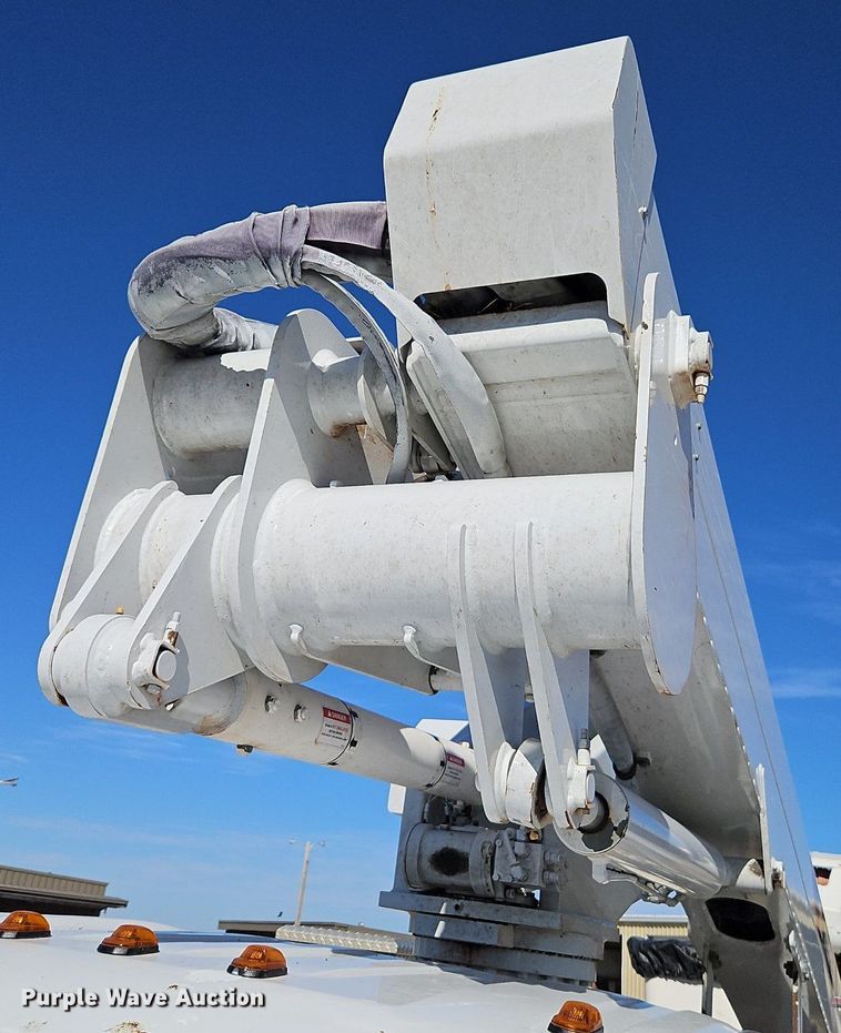 image for item EI3563 2017 Ford  F550 XL  bucket truck