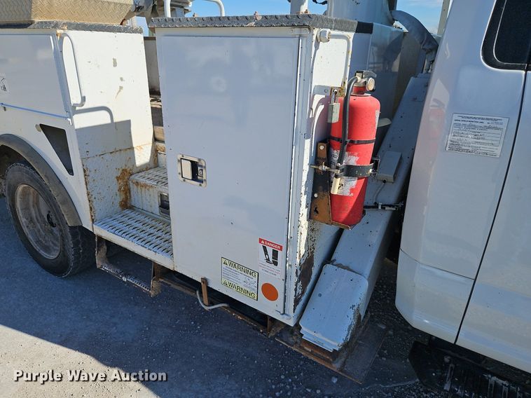 image for item EI3563 2017 Ford  F550 XL  bucket truck