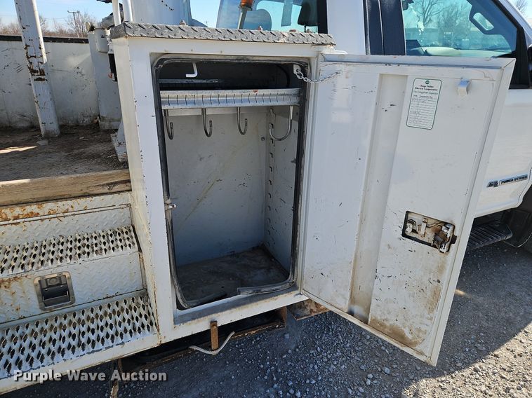 image for item EI3563 2017 Ford  F550 XL  bucket truck