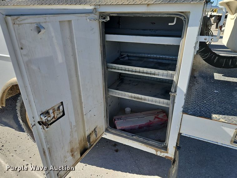 image for item EI3563 2017 Ford  F550 XL  bucket truck