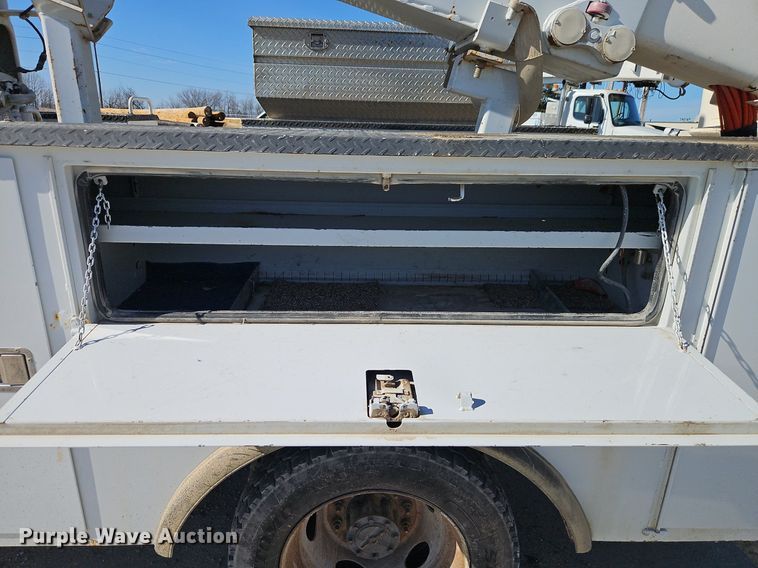 image for item EI3563 2017 Ford  F550 XL  bucket truck