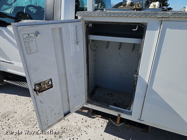 image for item EI3563 2017 Ford  F550 XL  bucket truck