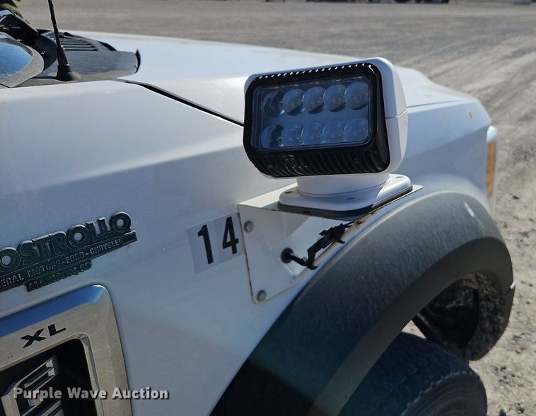 image for item EI3563 2017 Ford  F550 XL  bucket truck