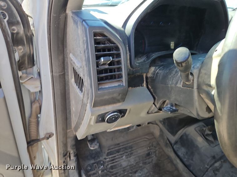 image for item EI3563 2017 Ford  F550 XL  bucket truck