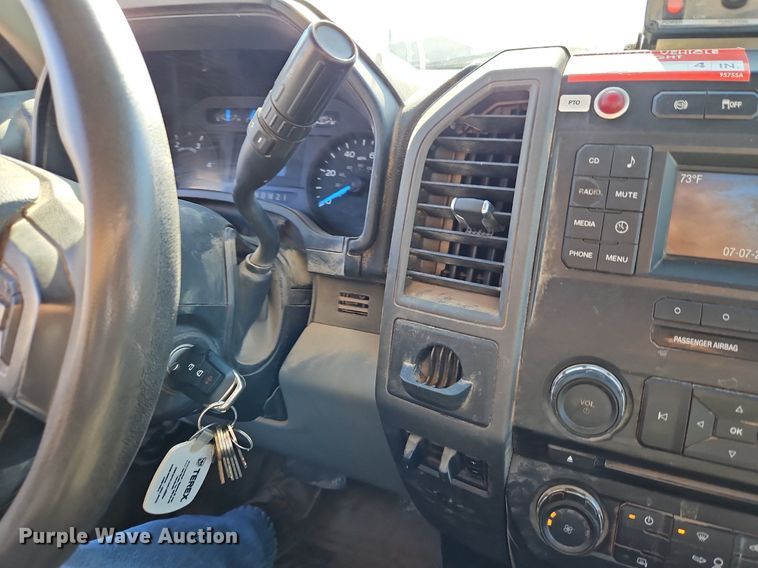 image for item EI3563 2017 Ford  F550 XL  bucket truck