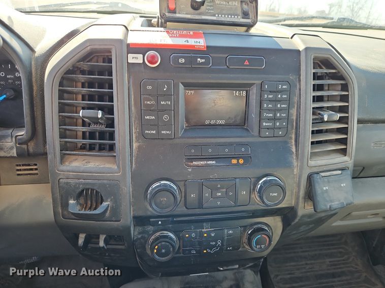 image for item EI3563 2017 Ford  F550 XL  bucket truck