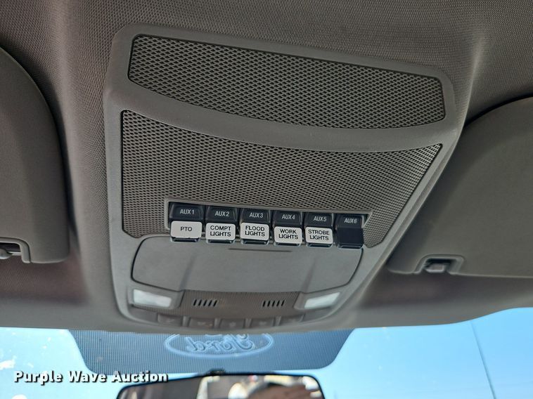 image for item EI3563 2017 Ford  F550 XL  bucket truck