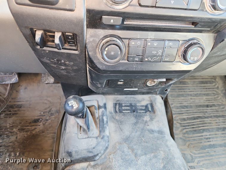 image for item EI3563 2017 Ford  F550 XL  bucket truck