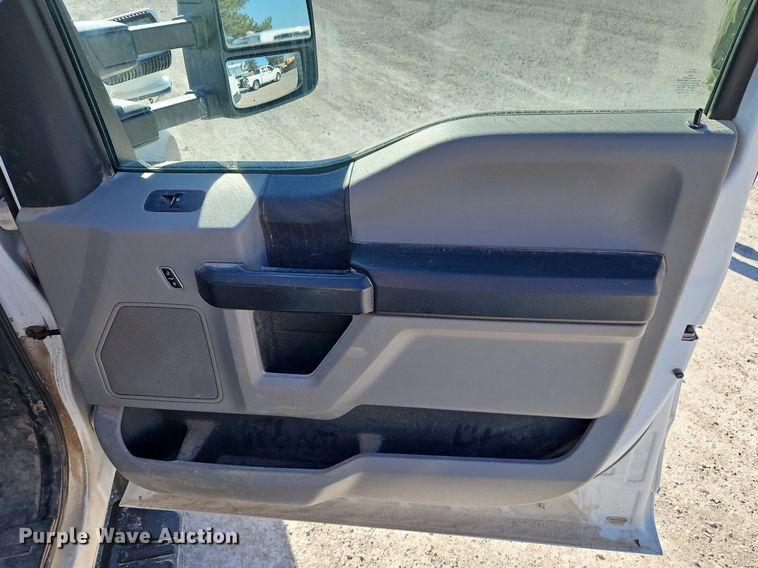 image for item EI3563 2017 Ford  F550 XL  bucket truck