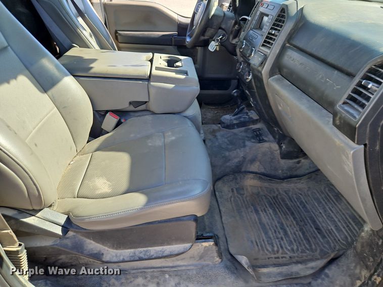 image for item EI3563 2017 Ford  F550 XL  bucket truck