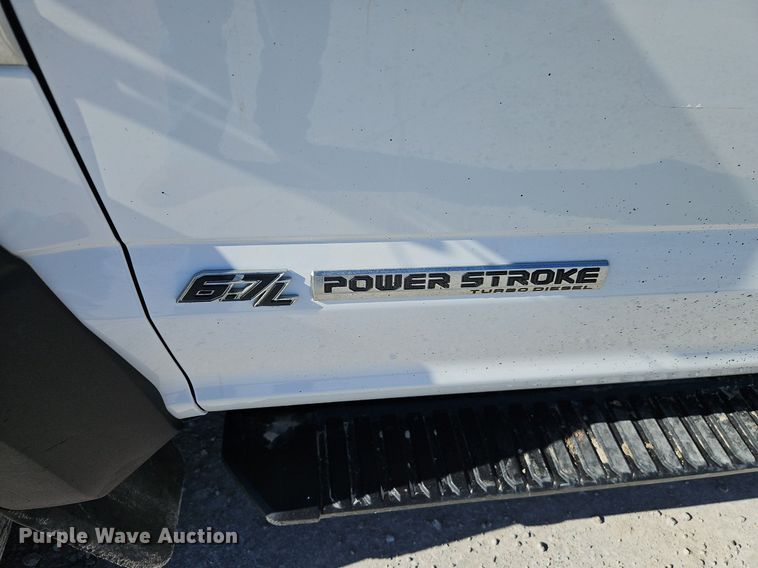 image for item EI3563 2017 Ford  F550 XL  bucket truck