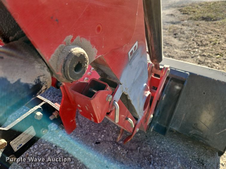 Kukje Machinery Branson 5220R MFWD tractor in Mound City, KS Item