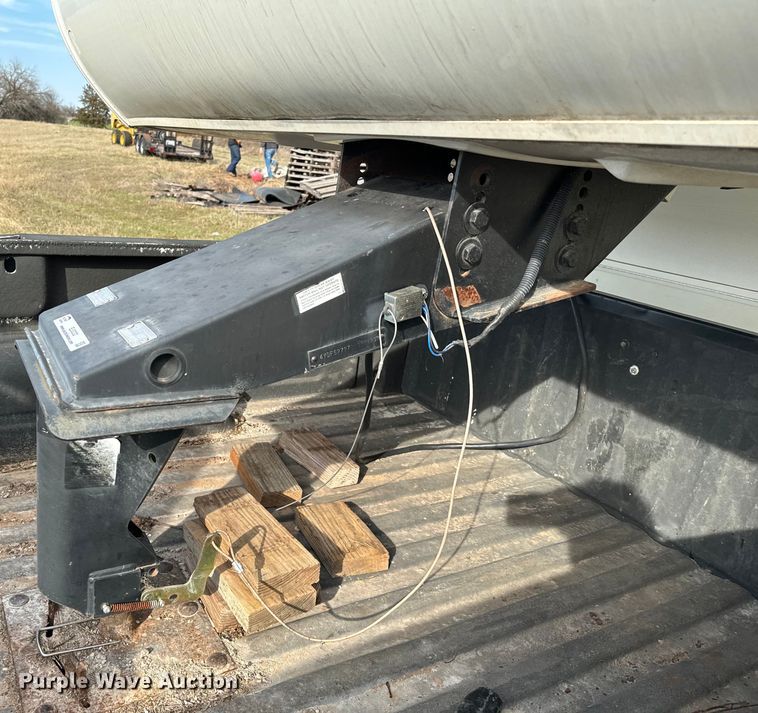 image for item EJ0232 2003 Lite Way Outback camper