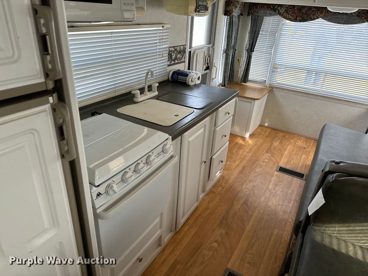 image for item EJ0232 2003 Lite Way Outback camper