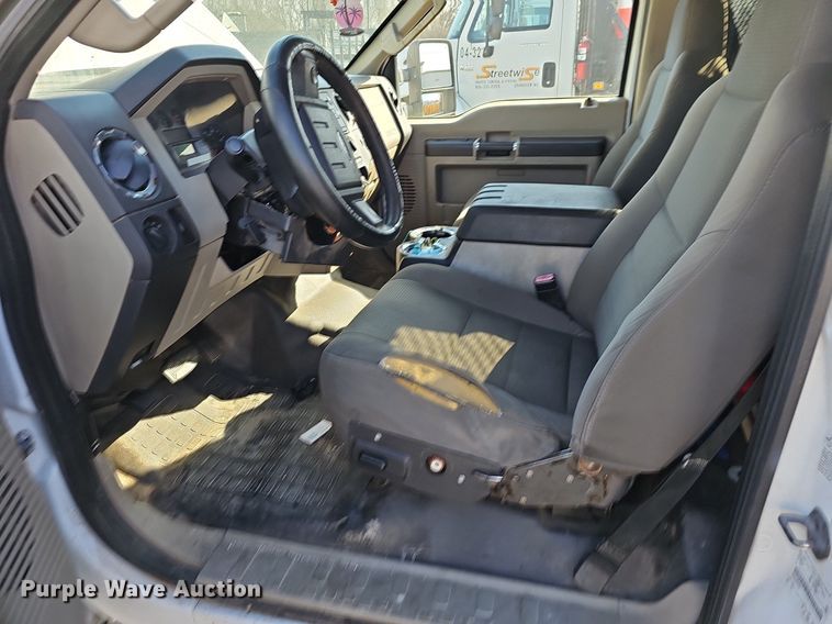 image for item EJ5982 2010 Ford  F450 Super Duty XLT flatbed truck