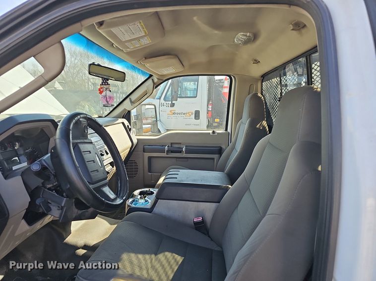 image for item EJ5982 2010 Ford  F450 Super Duty XLT flatbed truck