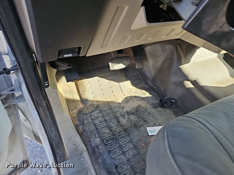 image for item EJ5982 2010 Ford  F450 Super Duty XLT flatbed truck