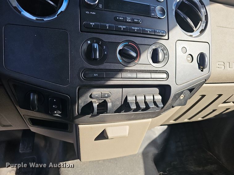 image for item EJ5982 2010 Ford  F450 Super Duty XLT flatbed truck