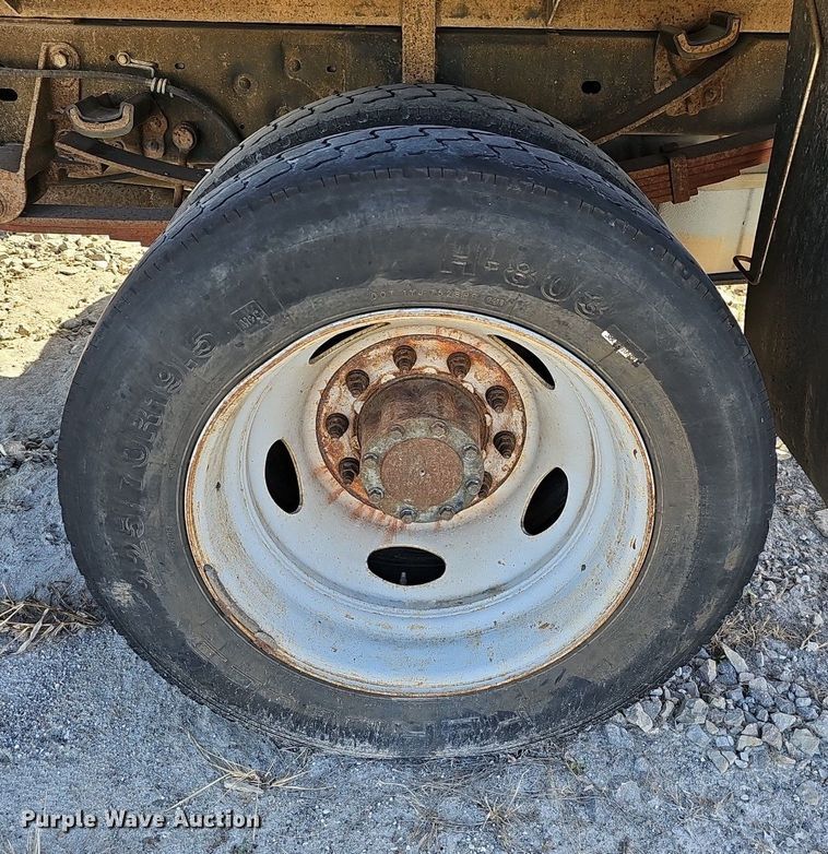 image for item EJ5982 2010 Ford  F450 Super Duty XLT flatbed truck