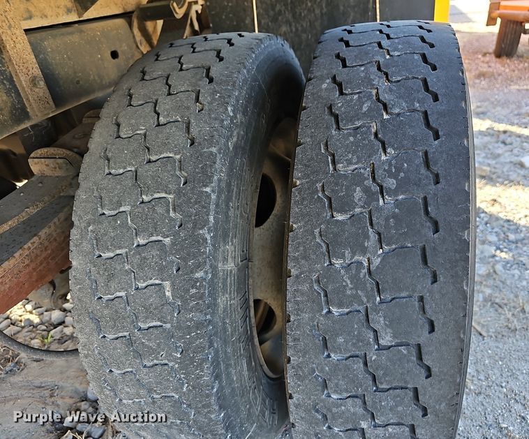 image for item EJ5982 2010 Ford  F450 Super Duty XLT flatbed truck