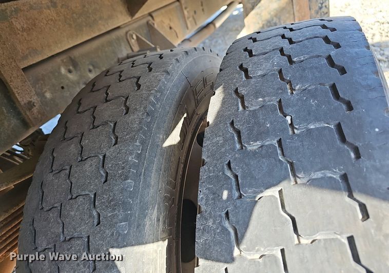 image for item EJ5982 2010 Ford  F450 Super Duty XLT flatbed truck