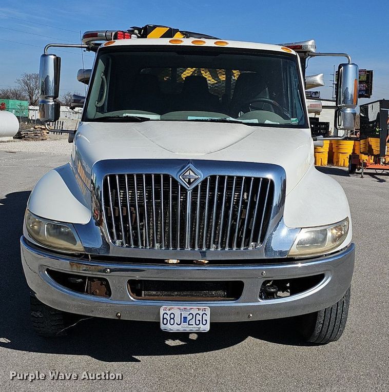 image for item EJ5983 2009 International    4300  flatbed truck