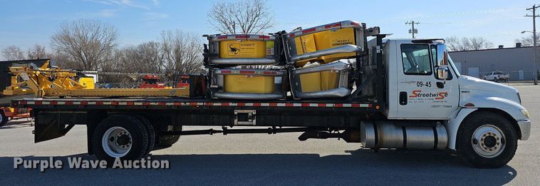 image for item EJ5983 2009 International    4300  flatbed truck